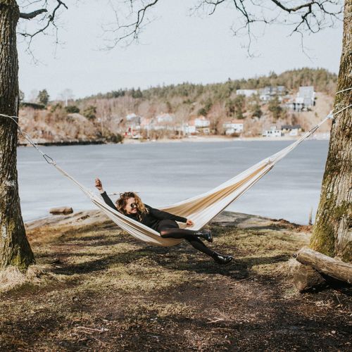 Hängematte Comfort Natur zwischen zwei Bäumen